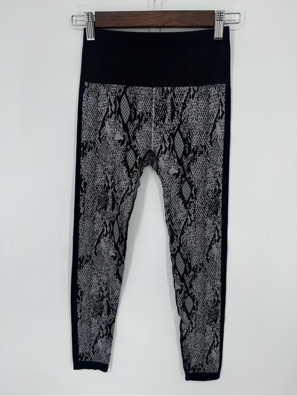 Fabletics Snake Print Seamless Leggings High Rise Yoga Active Athletic Size XS